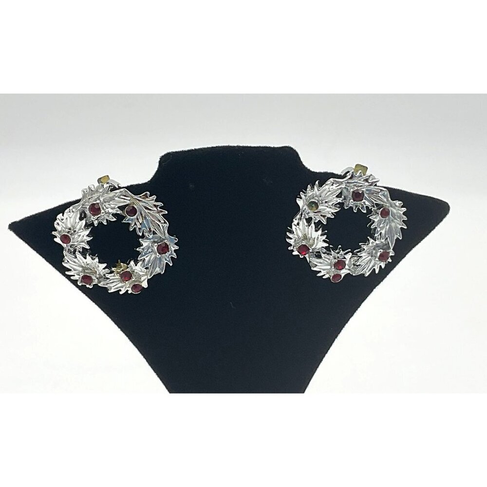 Vintage 50s/60s Dodds 1in Wreath Clip-On Earrings Silver-Tone Red Rhinestones